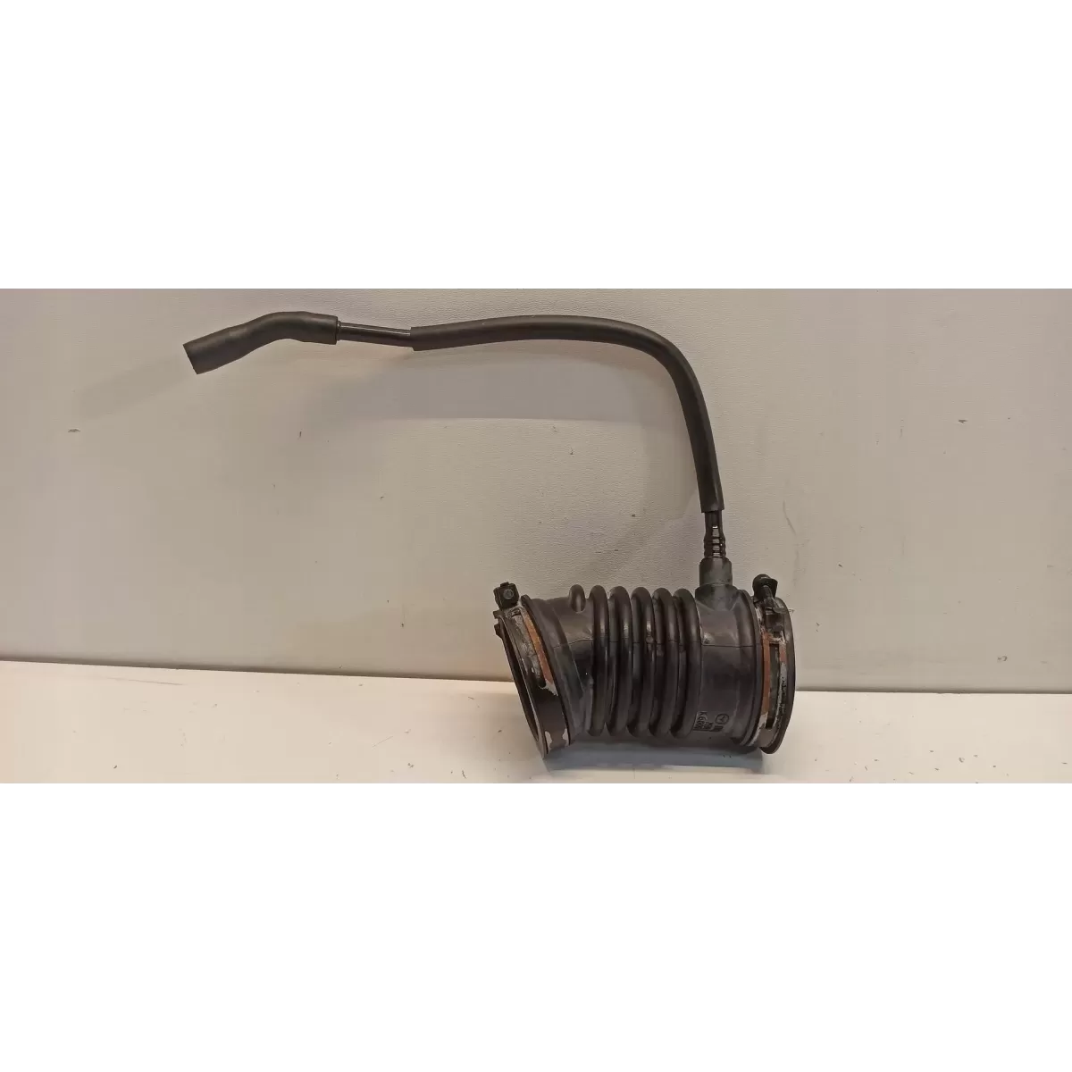 MAZDA 3 RURA DOLOT POWIETRZA 2.0B PE0112221