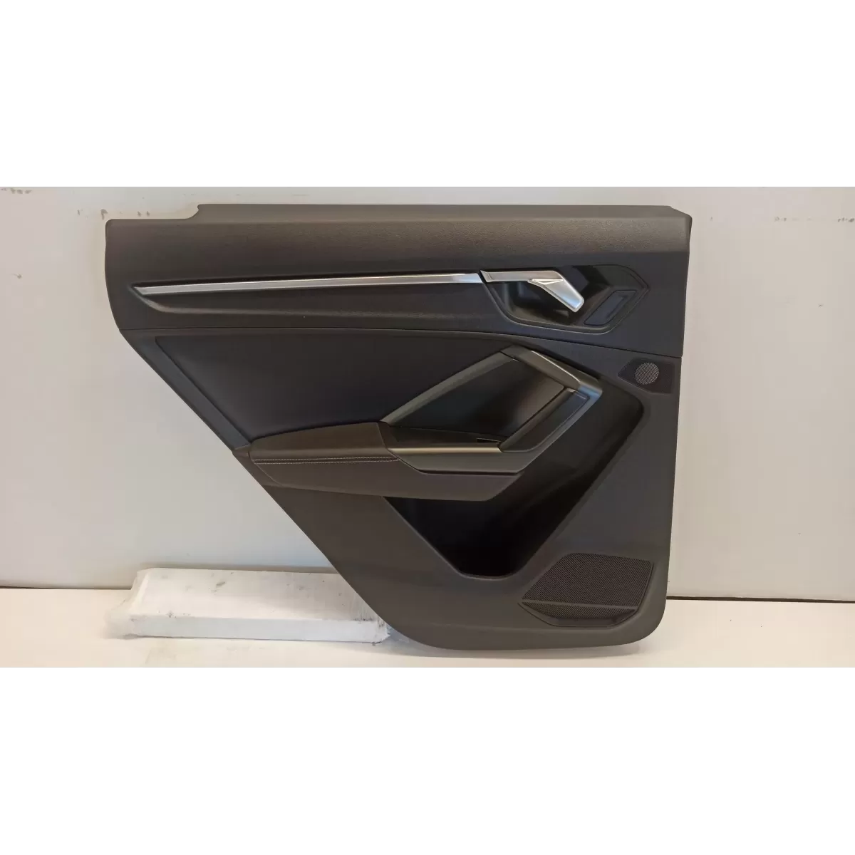 AUDI Q3 83A 83F BOCZEK DRZWI LEWY TYŁ 83A971693C