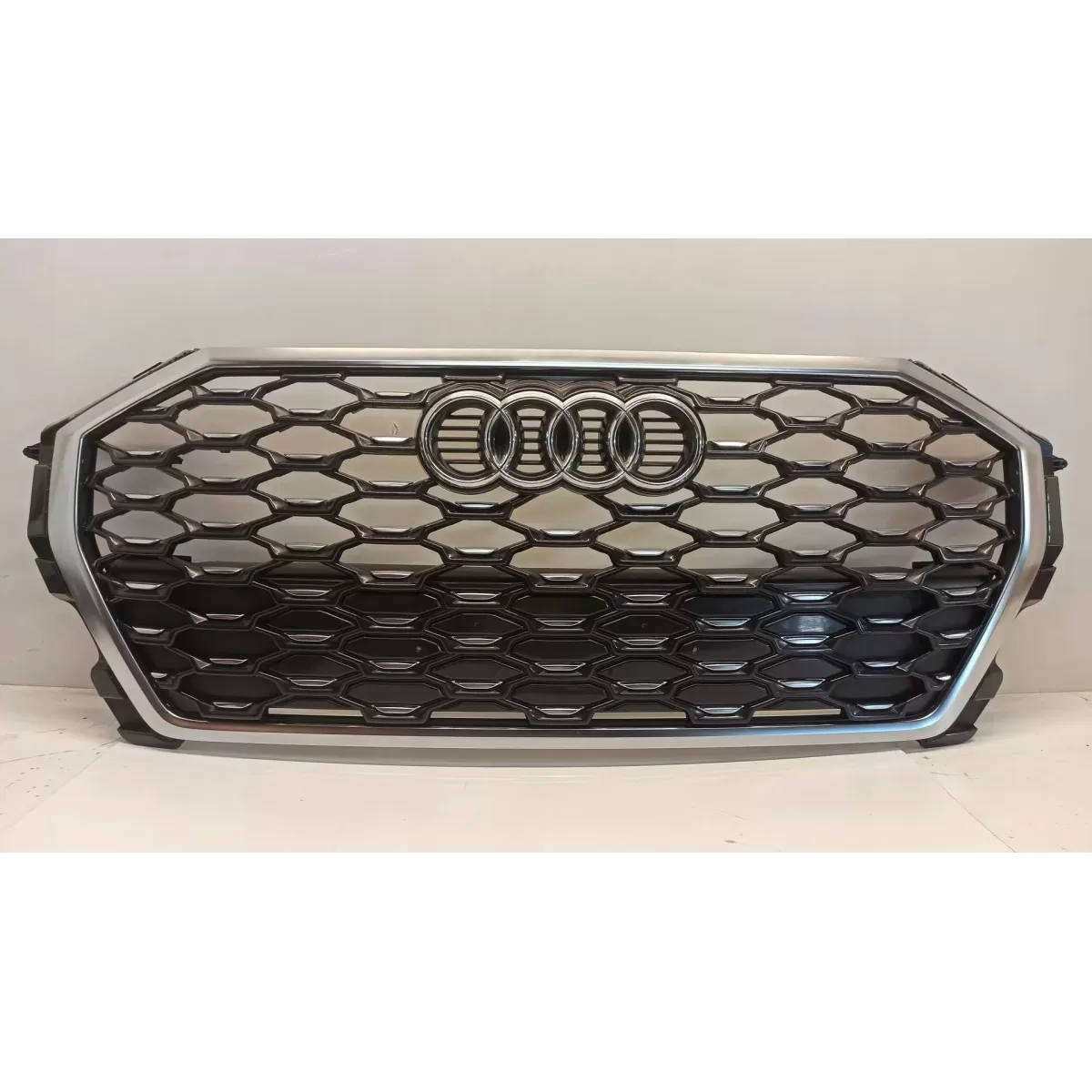 AUDI Q3 83A ATRAPA GRILL S-LINE 83F853651 AUDI Q3 83A ATRAPA GRILL S-LINE 83F853651