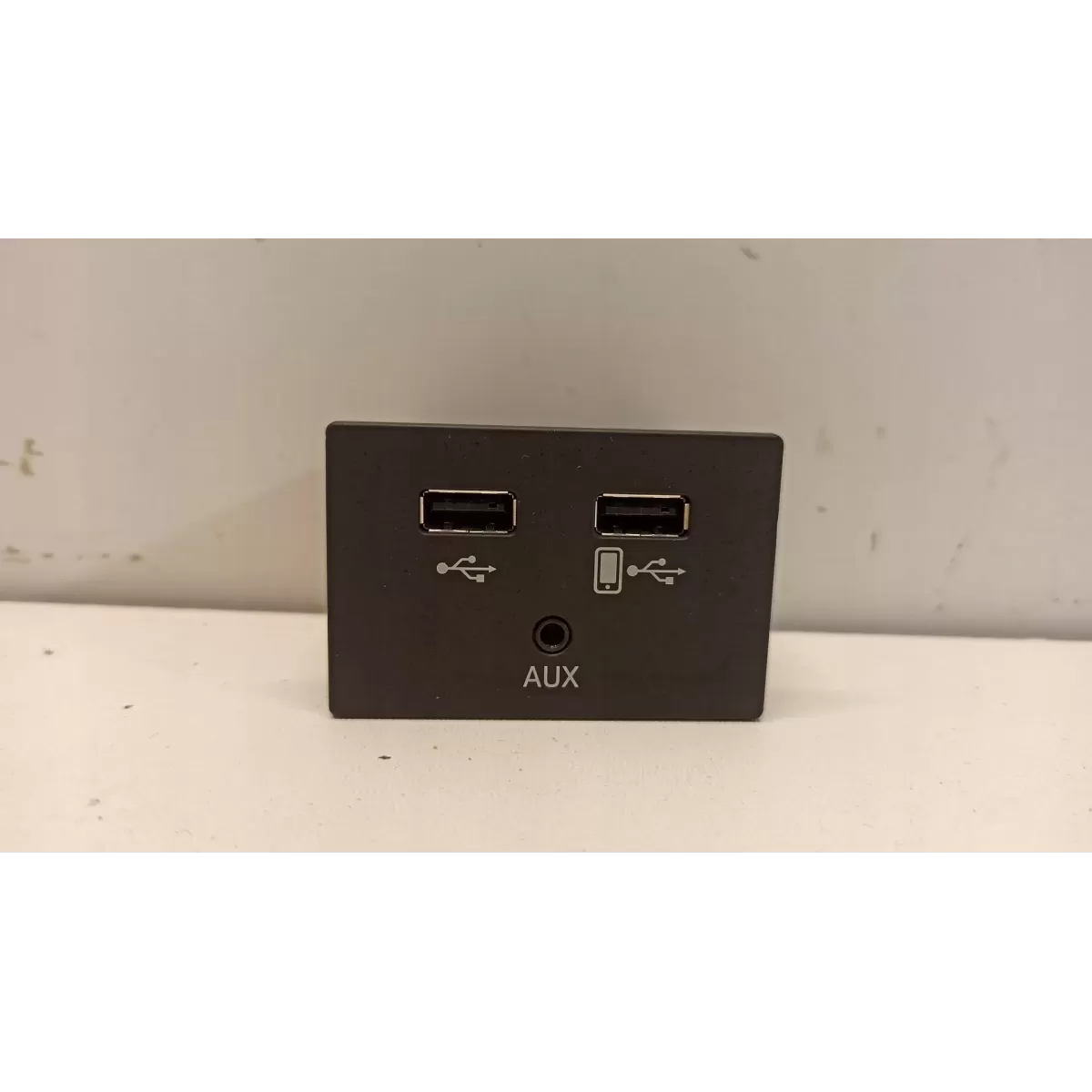 AUDI A6 C7 PORT GNIAZDO USB AUX 4G0035736