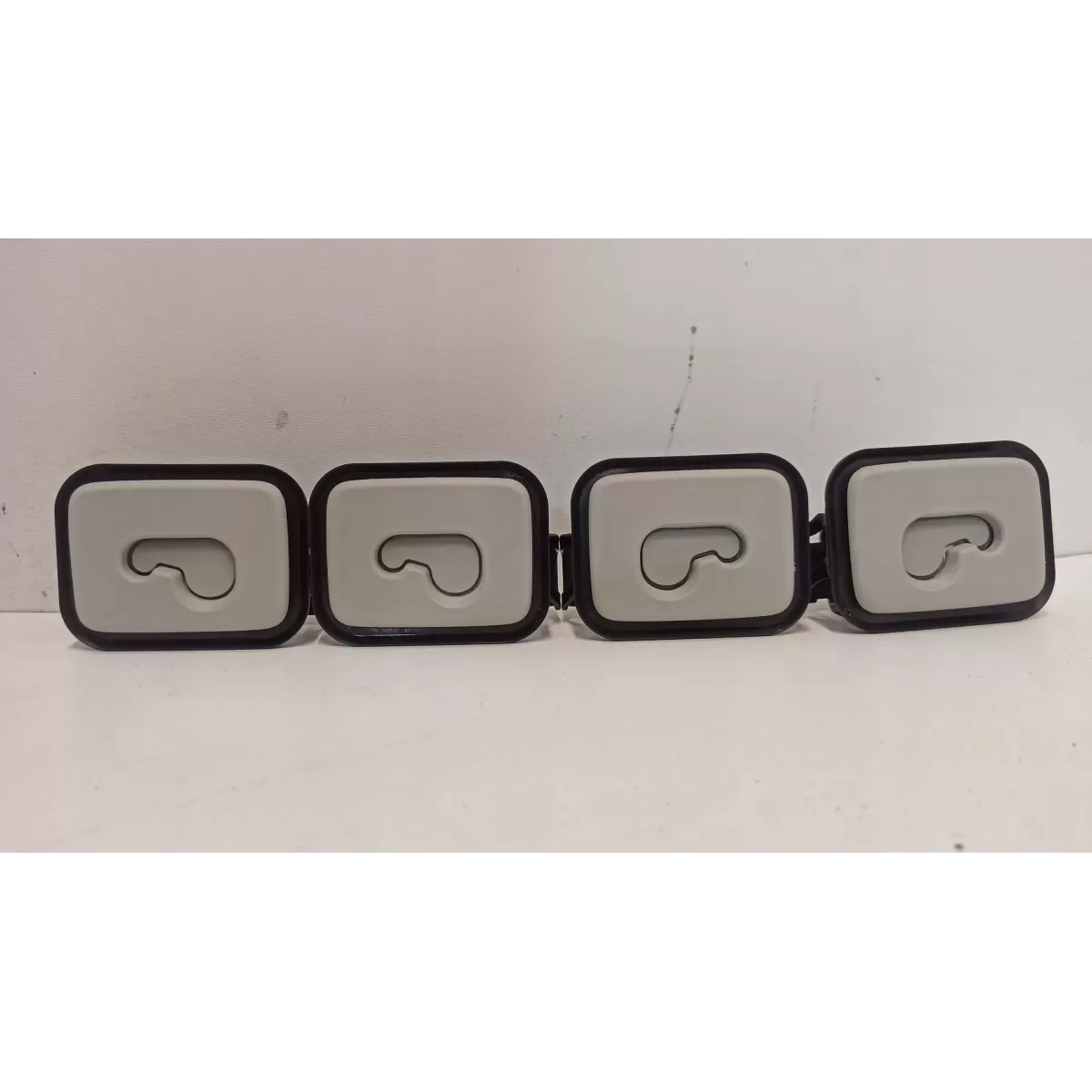 AUDI A6 C7 UCHWYTY BAGAŻNIKA KOMPLET 4G9861735 4G9861736