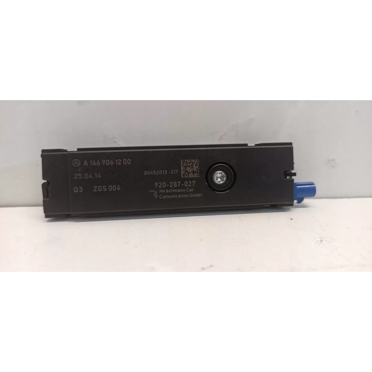 MERCEDES W205 WZMACNIACZ ANTENY A1669061200