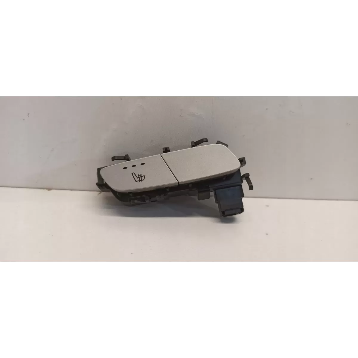 MERCEDES W205 PRZEŁĄCZNIK GRZANIA FOTELA A2229056800