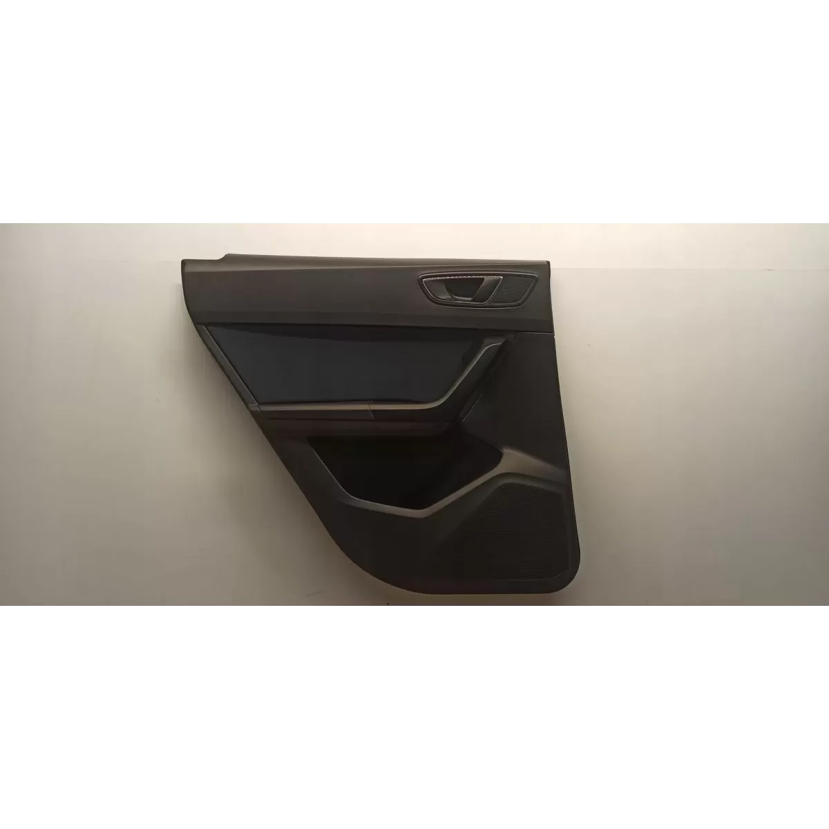 SEAT ATECA BOCZEK DRZWI LEWY TYŁ 575867023B