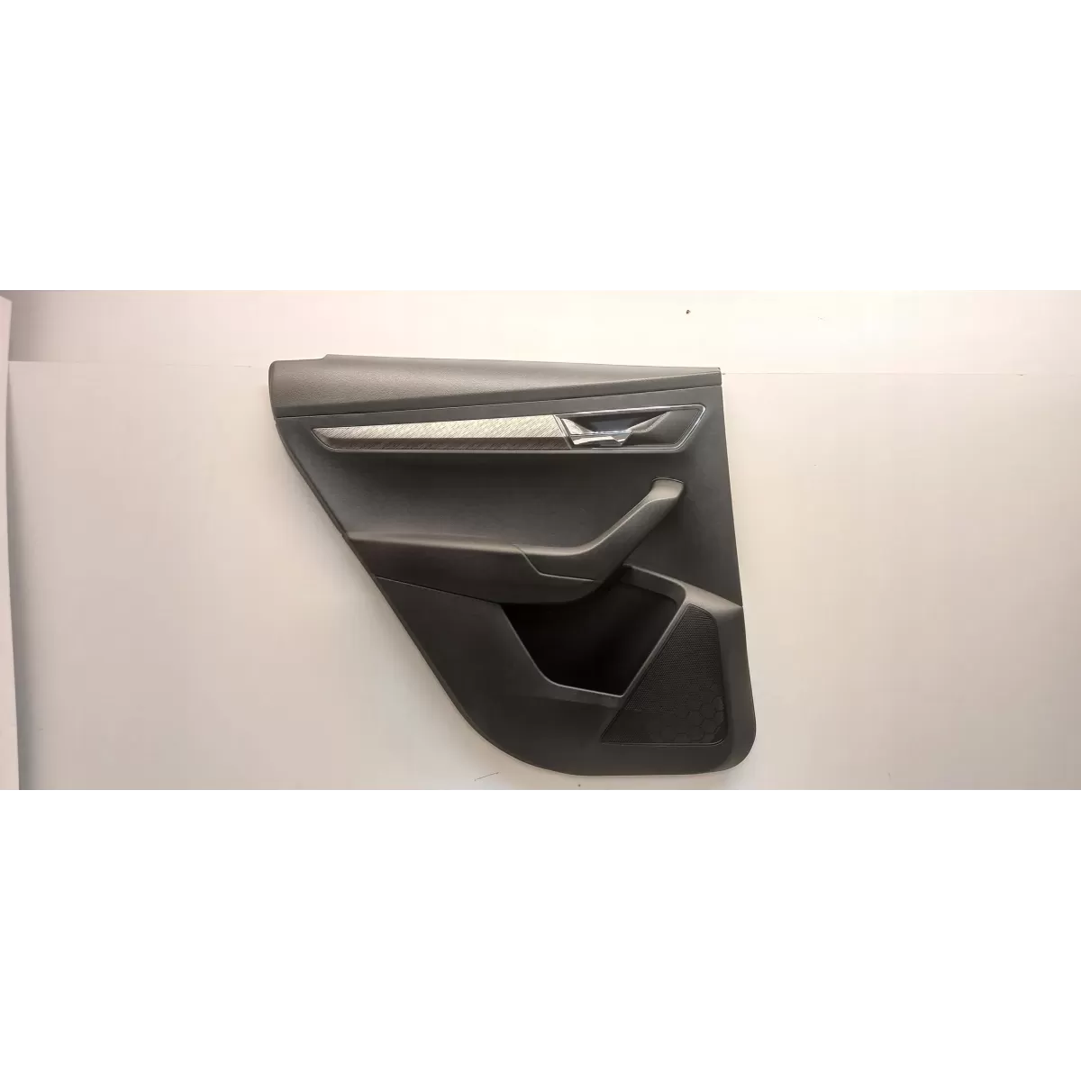 SKODA KAROQ BOCZEK DRZWI LEWY TYŁ 57A867023CE