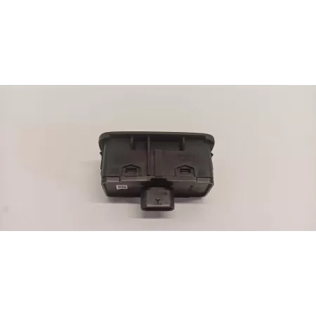 VOLVO XC40 PRZYCISK KLAPY BAGAŻNIKA 31674800