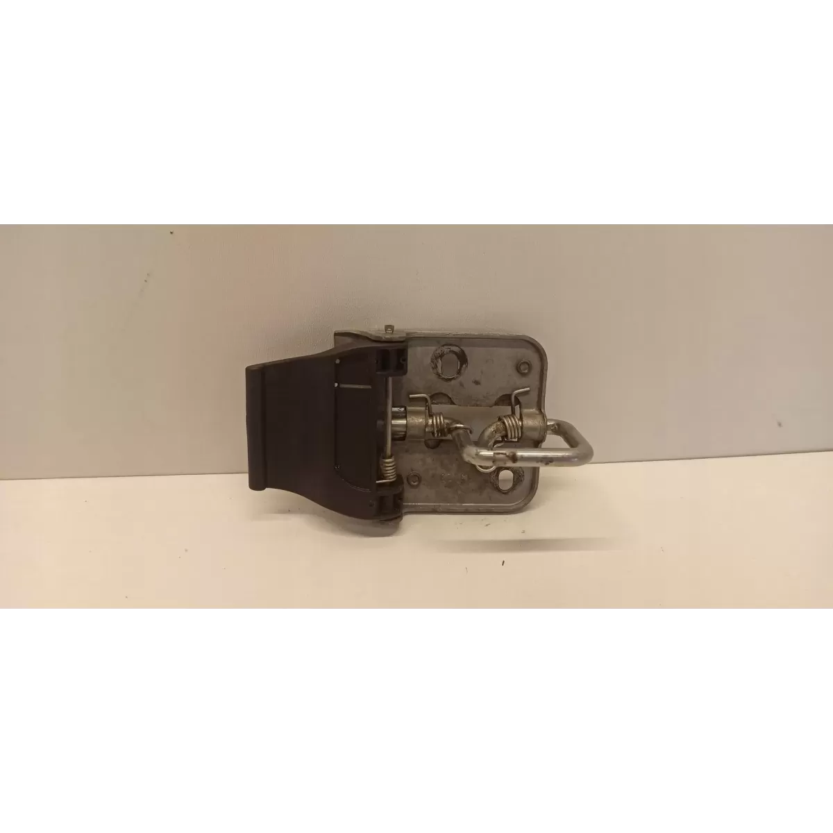 SKODA KAROQ RYGIEL MASKI 57A823186A