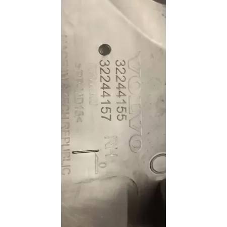 VOLVO XC40 OSŁONA SŁUPKA PRAWY TYŁ 32244155