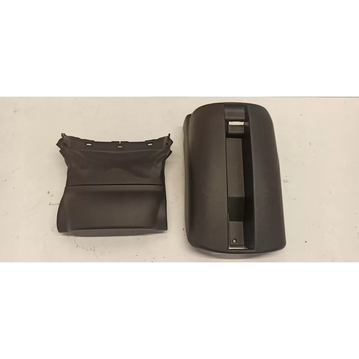 VOLVO XC40 OSŁONA KIEROWNICY 31442536