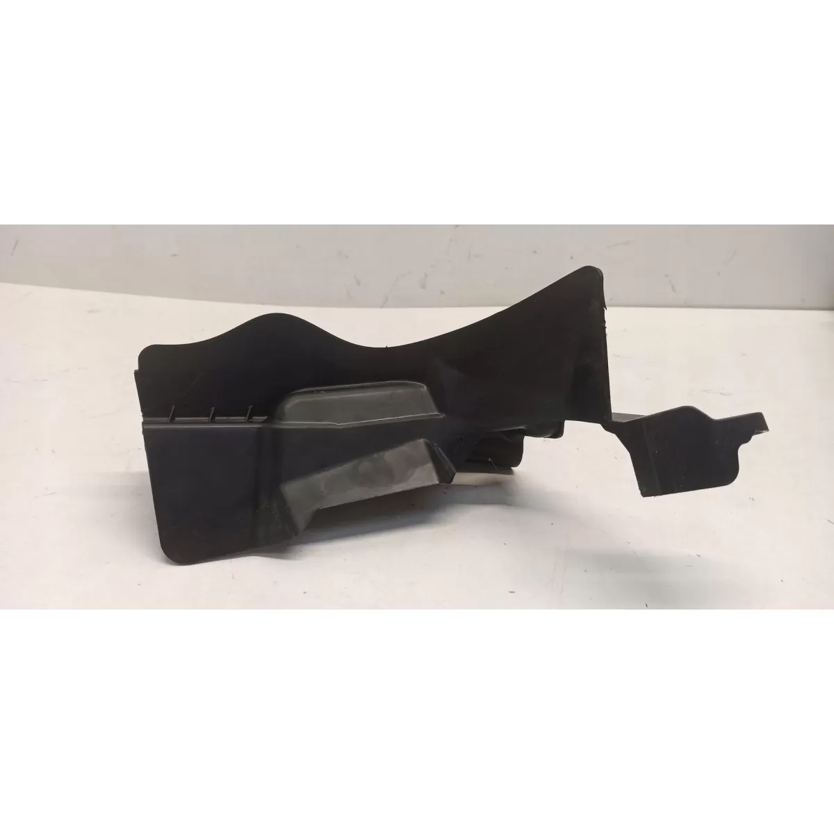 VOLVO XC40 OSŁONA PODŁUŻNICY PRAWA 31694113 VOLVO XC40 OSŁONA PODŁUŻNICY PRAWA 31694113