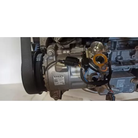 VOLVO XC40 SILNIK B420T4 2023 4TYS KM