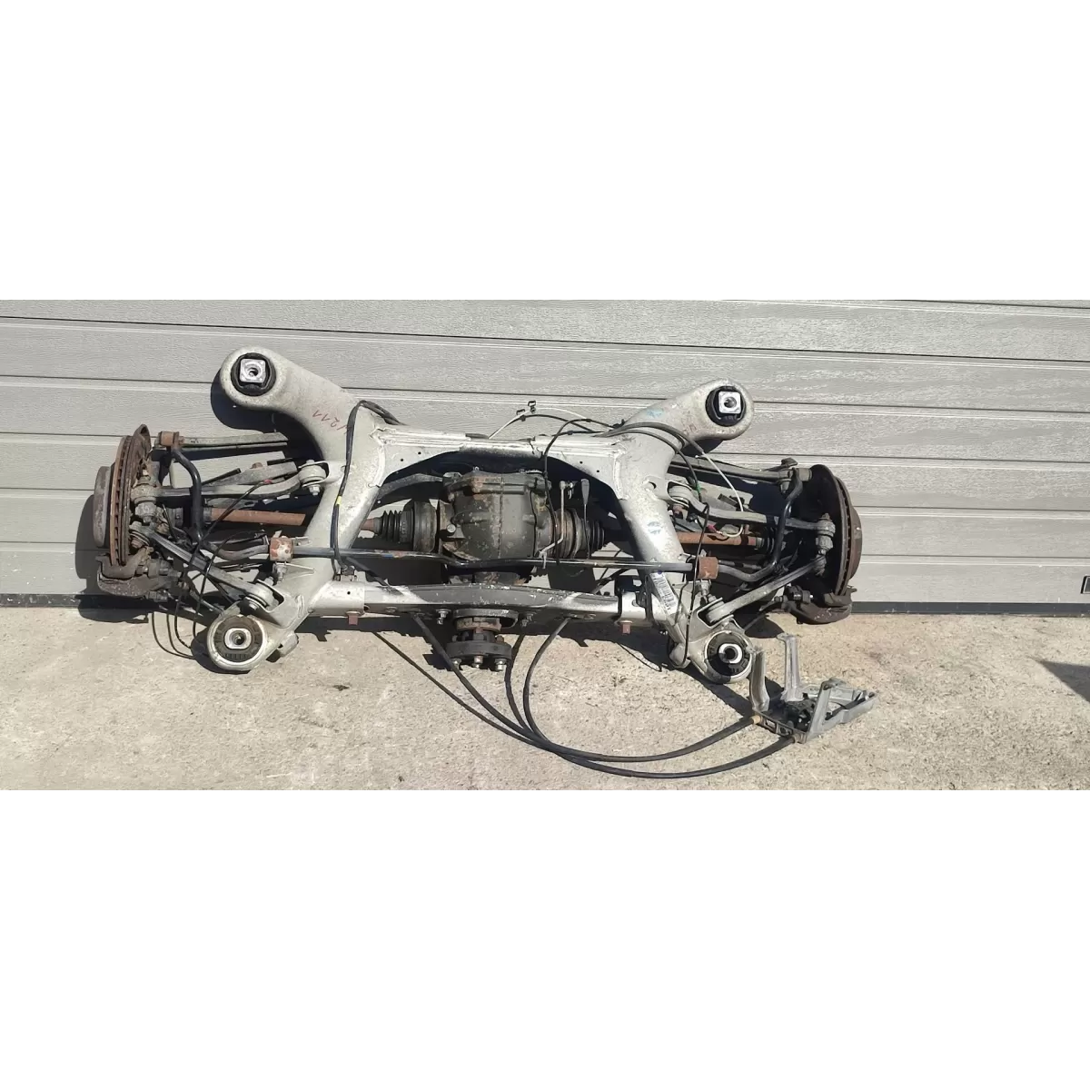 MERCEDES E500 AMG W211 ZAWIESZNIE TYŁ KOMPLET 2113502812 A2113502408