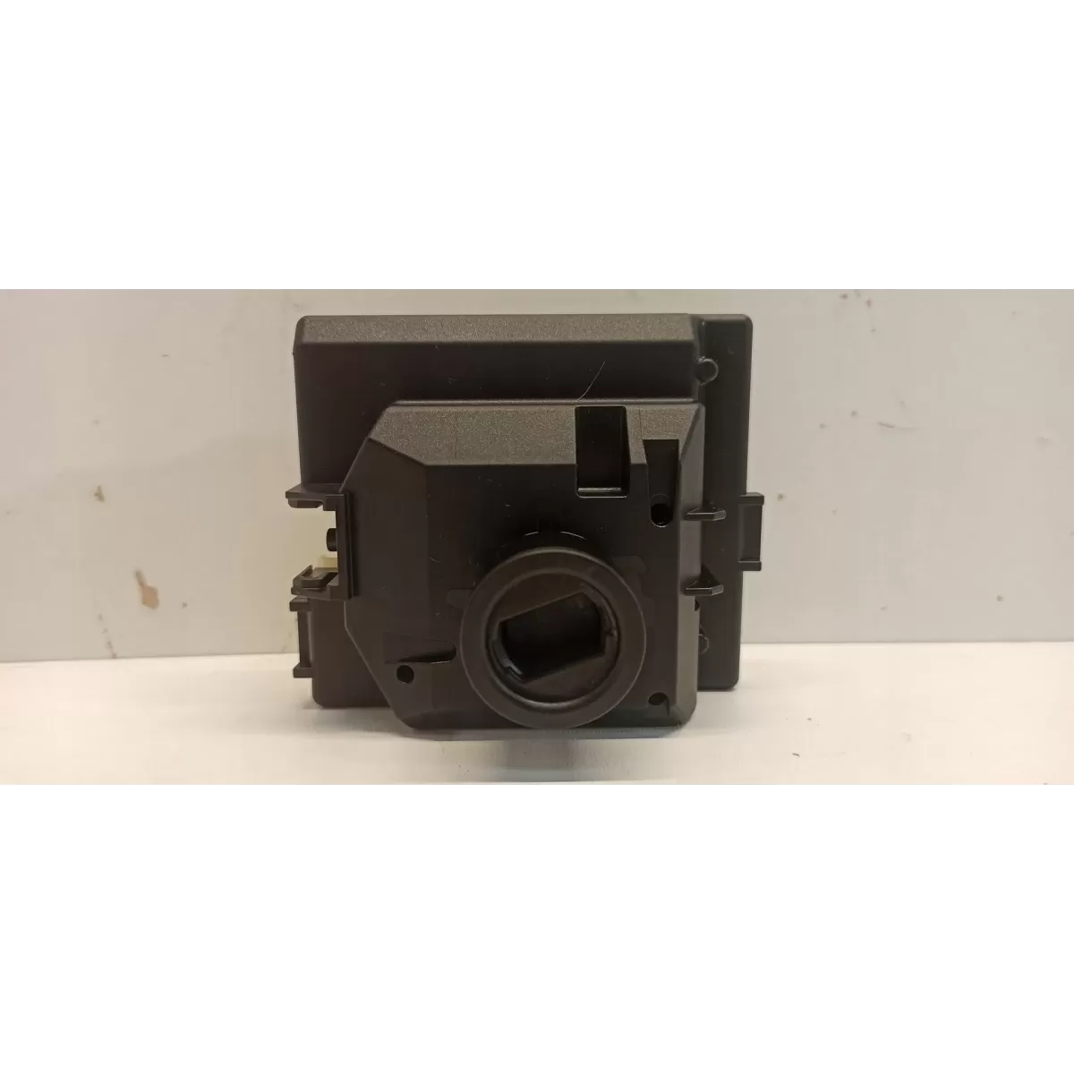 MERCEDES W205 STACYJKA A2059008010