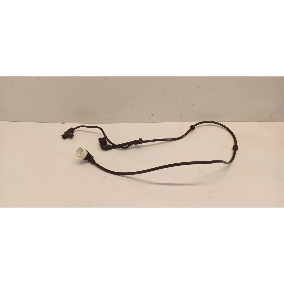 MERCEDES W205 WIĄZKA CZUJNIK ABS PRAWY TYŁ A2055404006