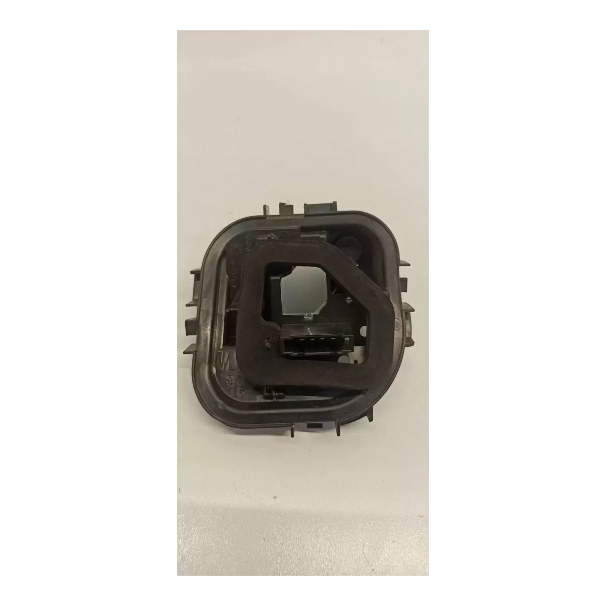 SEAT ATECA OSŁONA LAMPY PRAWY TYŁ 575945258