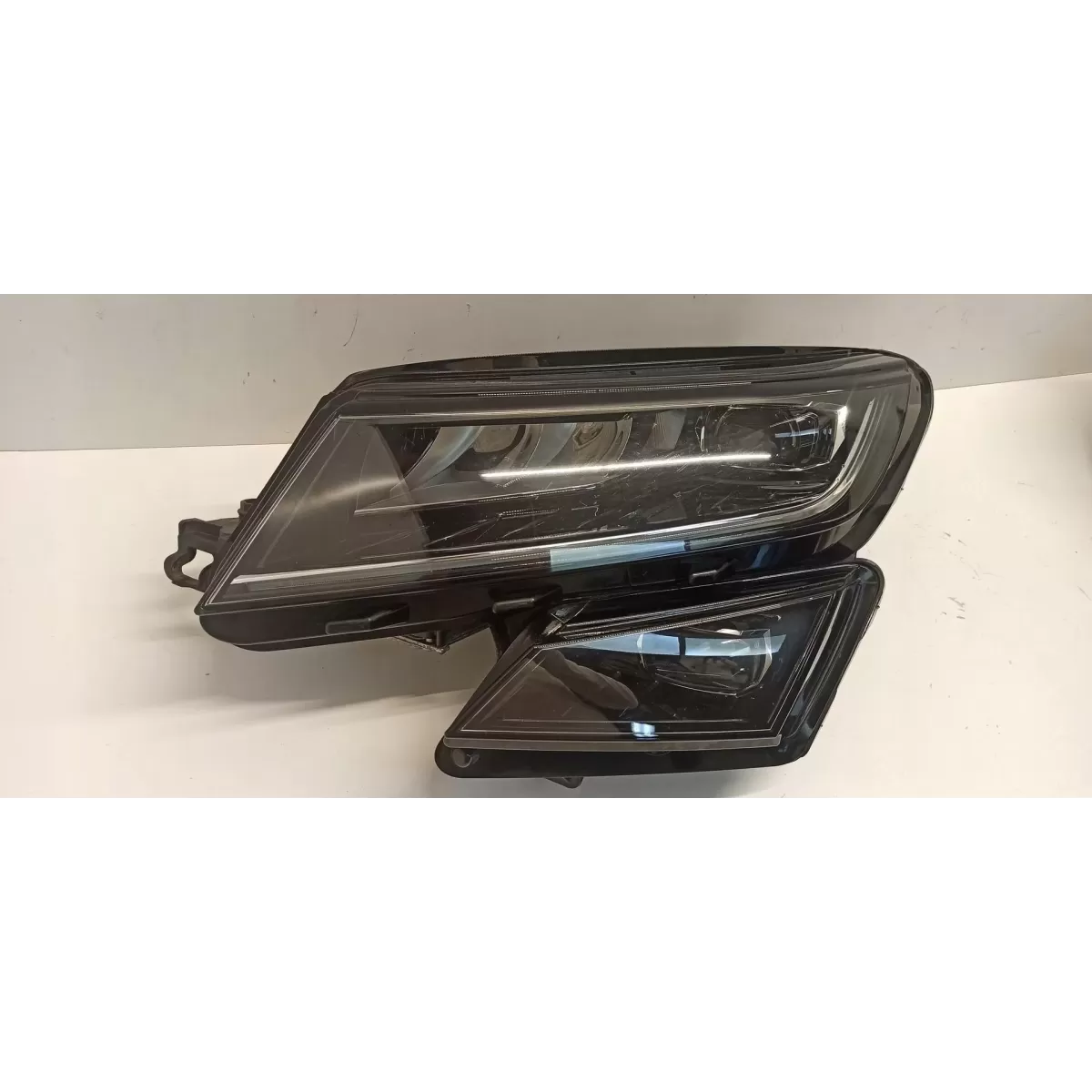 SKODA KODIAQ LAMPA LEWY PRZÓD ANGLIK RHD 5Q0035724