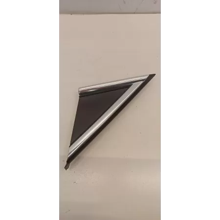 SKODA ENYAQ TRÓJKĄT ZAŚLEPKA BŁOTNIKA LEWA 5LA853273B