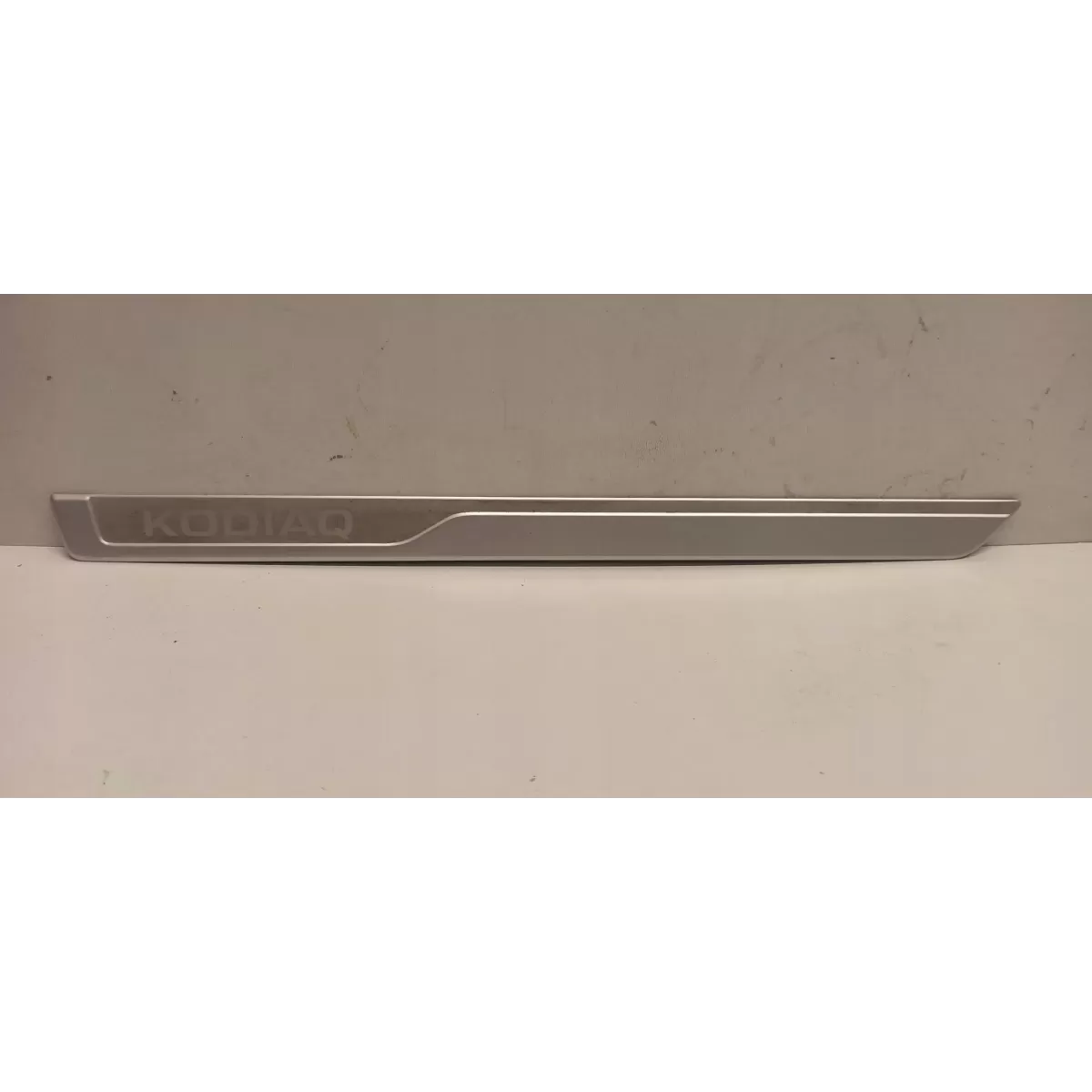 SKODA KODIAQ LISTWA PROGOWA PRAWY PRZÓD 565853814