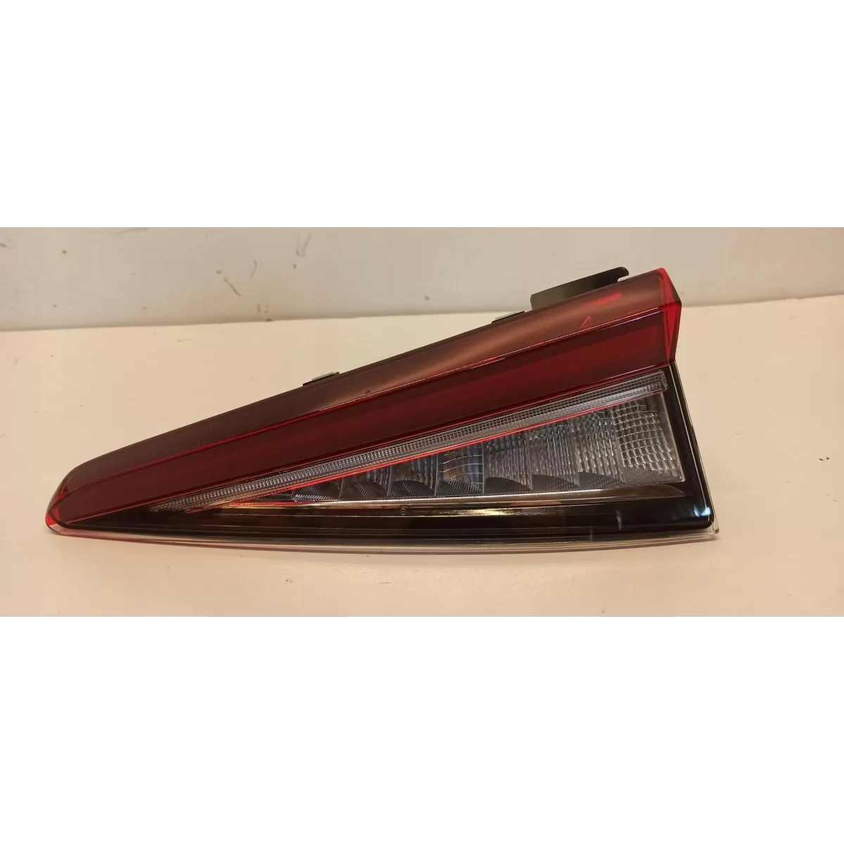 SKODA ENYAQ LAMPA PRAWY TYŁ ANGLIK RHD 5LE945308A SKODA ENYAQ LAMPA PRAWY TYŁ ANGLIK RHD 5LE945308A