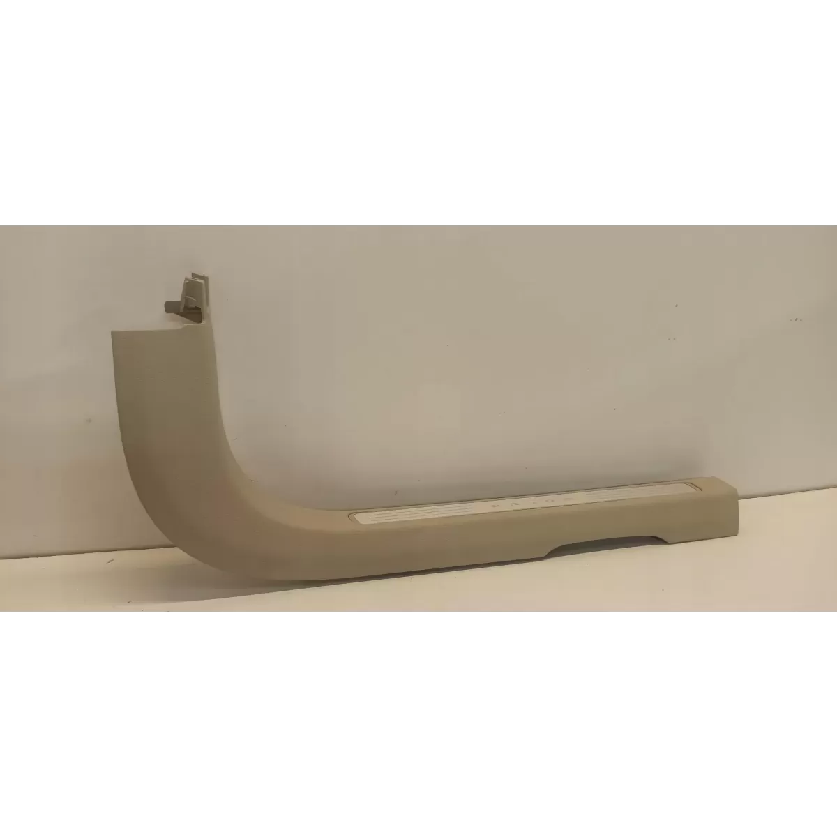 VOLVO V60 CC OSŁONA PROGU PRAWA PRZÓD 31468387