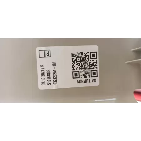 VOLVO V60 CC OSŁONA PROGU PRAWA PRZÓD 31468387