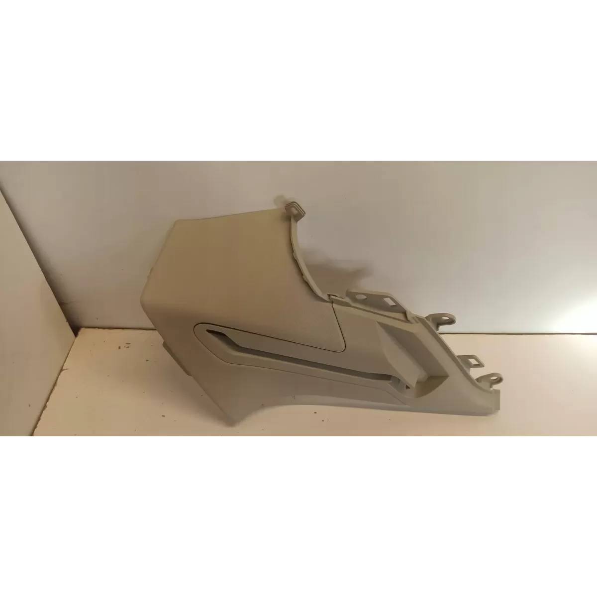 VOLVO V60 CC OSŁONA SŁUPKA LEWA TYŁ 32132031