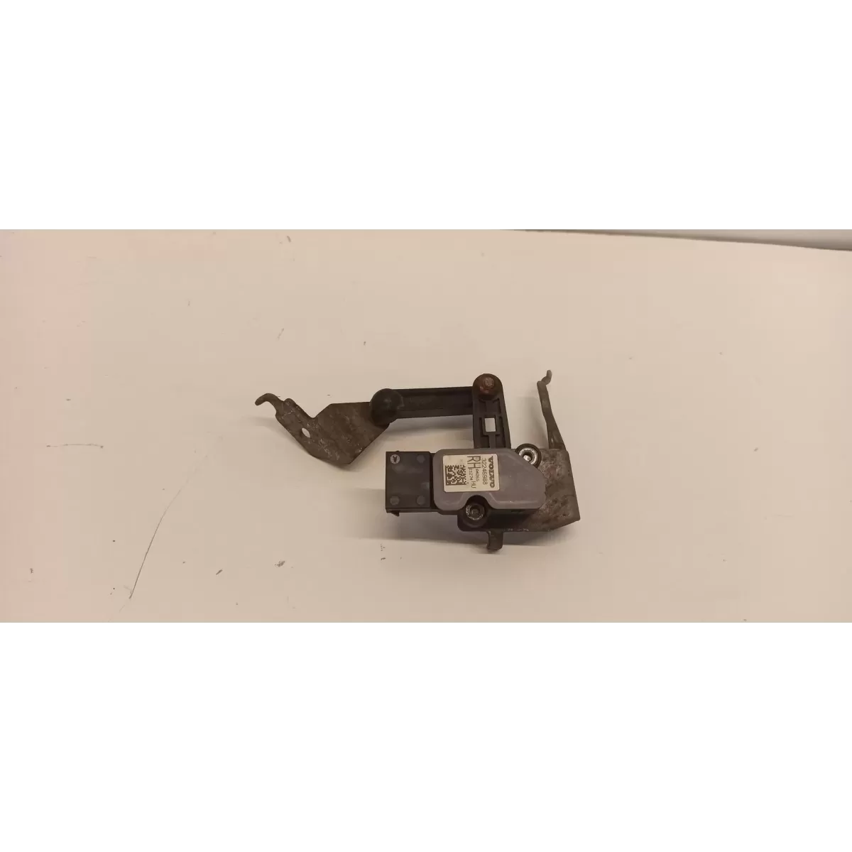 VOLVO V60 CC CZUJNIK POZIOMOWANIA PRAWY TYŁ 32246988 31406563
