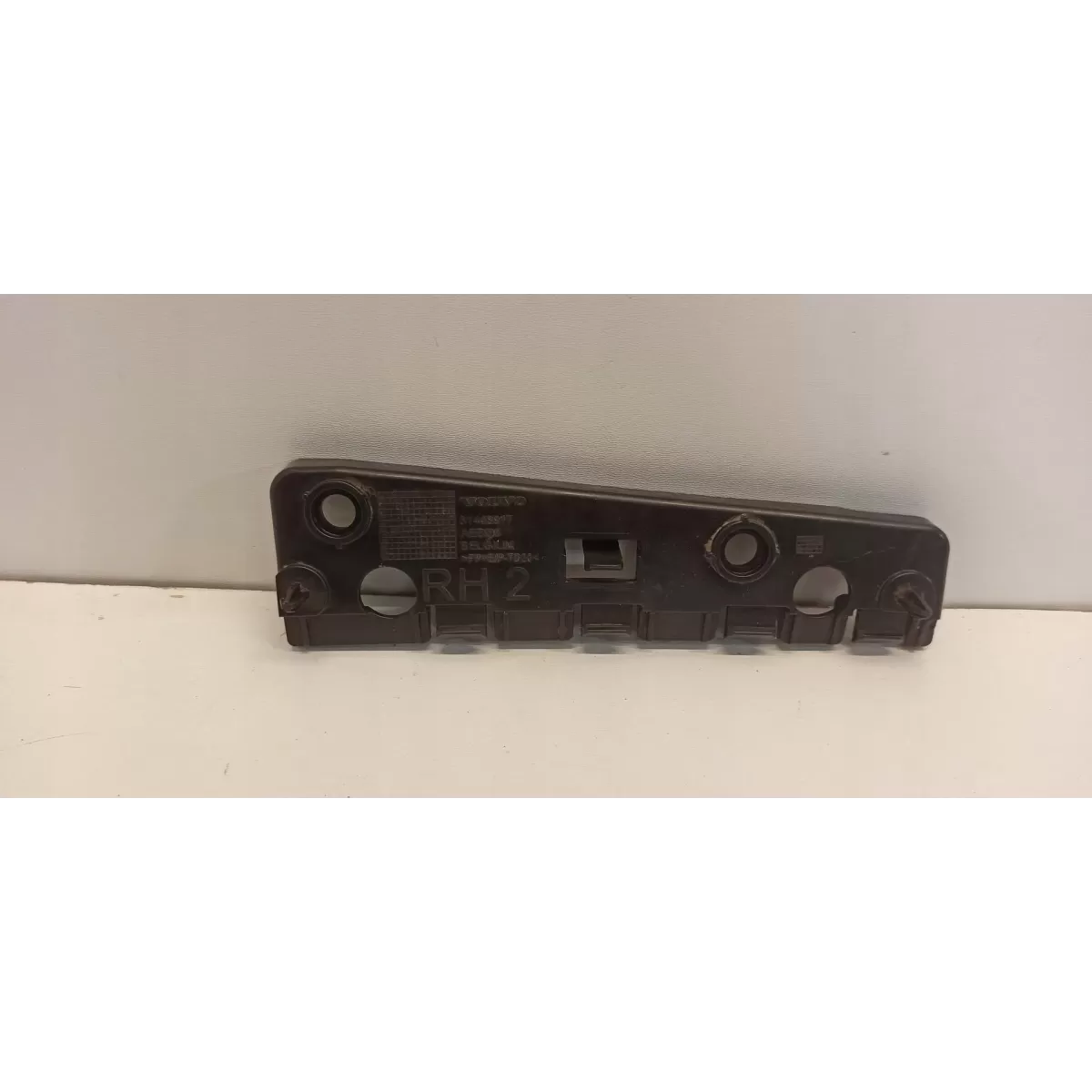 VOLVO V60 CC ŚLIZG MOCOWANIE BŁOTNIKA PRAWE 31448917