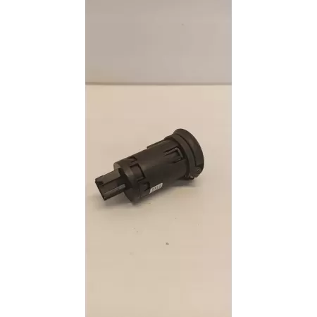 VOLVO V60 CC GNIAZDO PORT USB 32231928