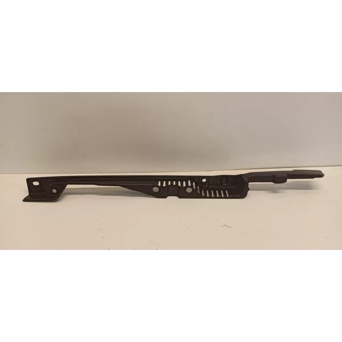VOLVO V60 ŚLIZG BŁOTNIKA LEWY PRZÓD 31479546