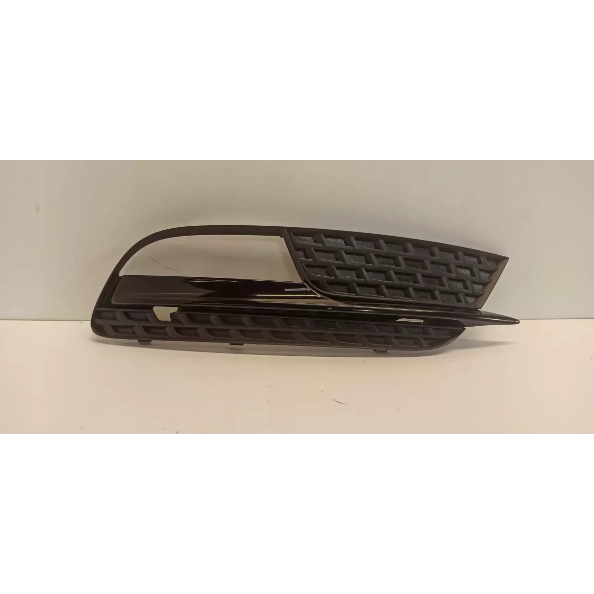 AUDI A5 8T KRATKA ZDERZAKA PRAWY PRZÓD 8T0807682H
