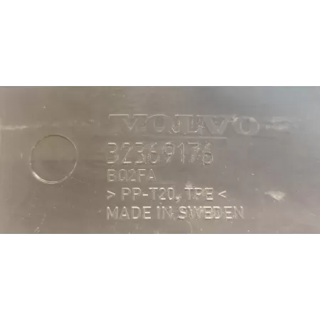 VOLVO V60 CC OSŁONA PÓŁOSI PRAWY PRZÓD 32369176