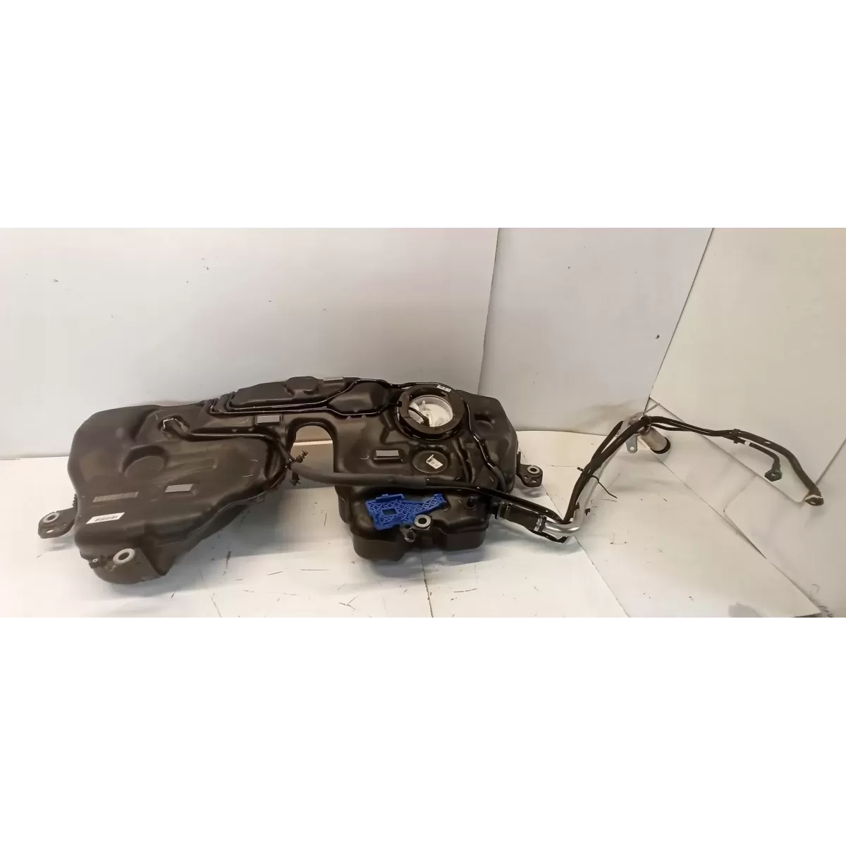 VOLVO V60 CC ZBIORNIK POMPA PALIWA 2.0B 32325573 31478637