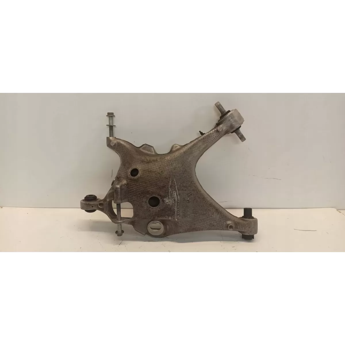 VOLVO V60 CC WAHACZ PRAWY TYŁ 32292414