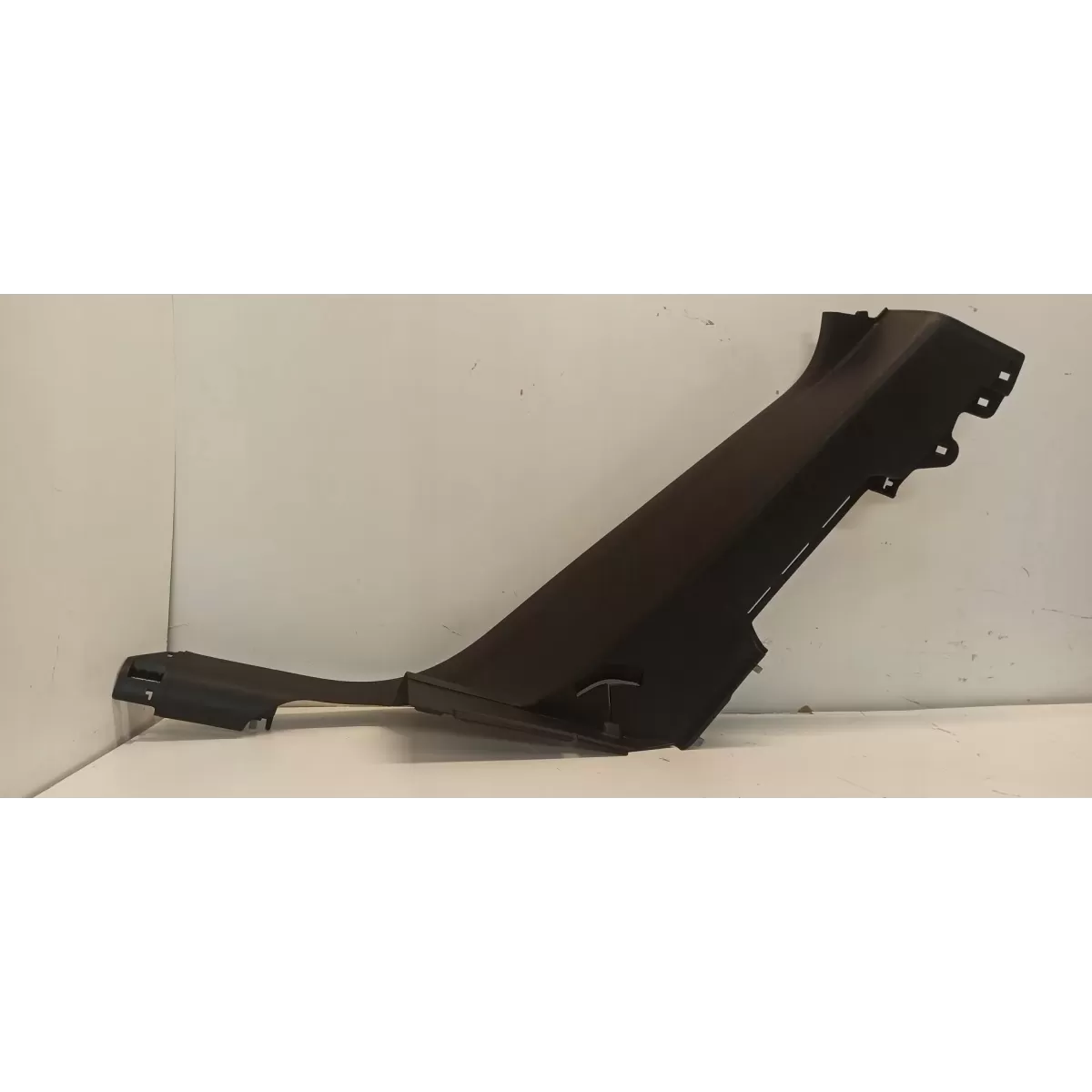 AUDI Q5 OSŁONA SŁUPKA PRAWY TYŁ 8R0867768B