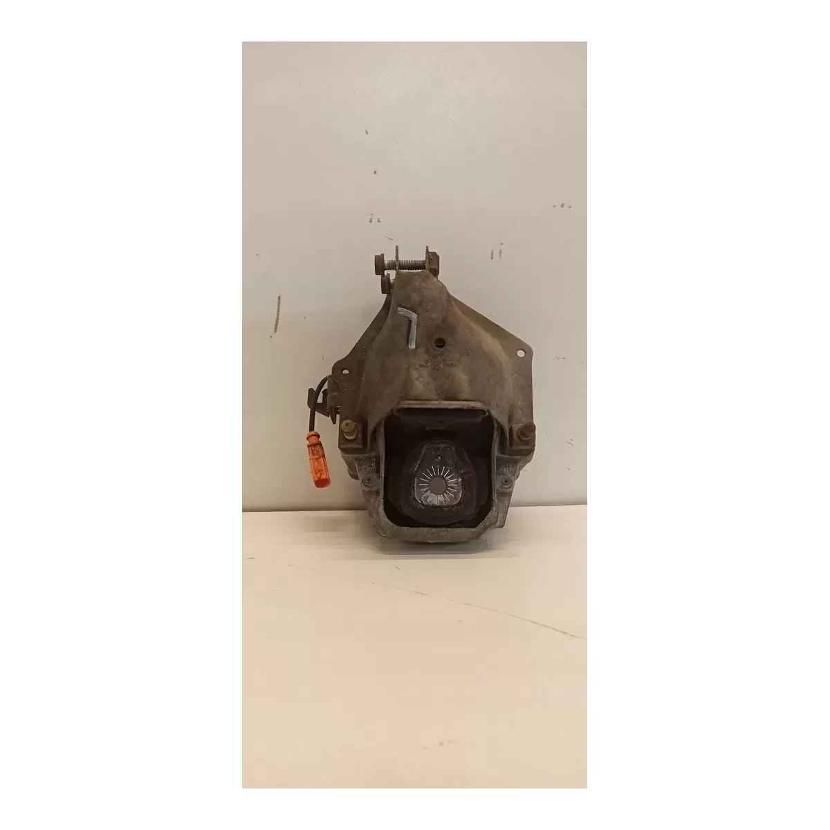 AUDI Q5 PODUSZKA ŁAPA SILNIKA LEWA 8R0199381B