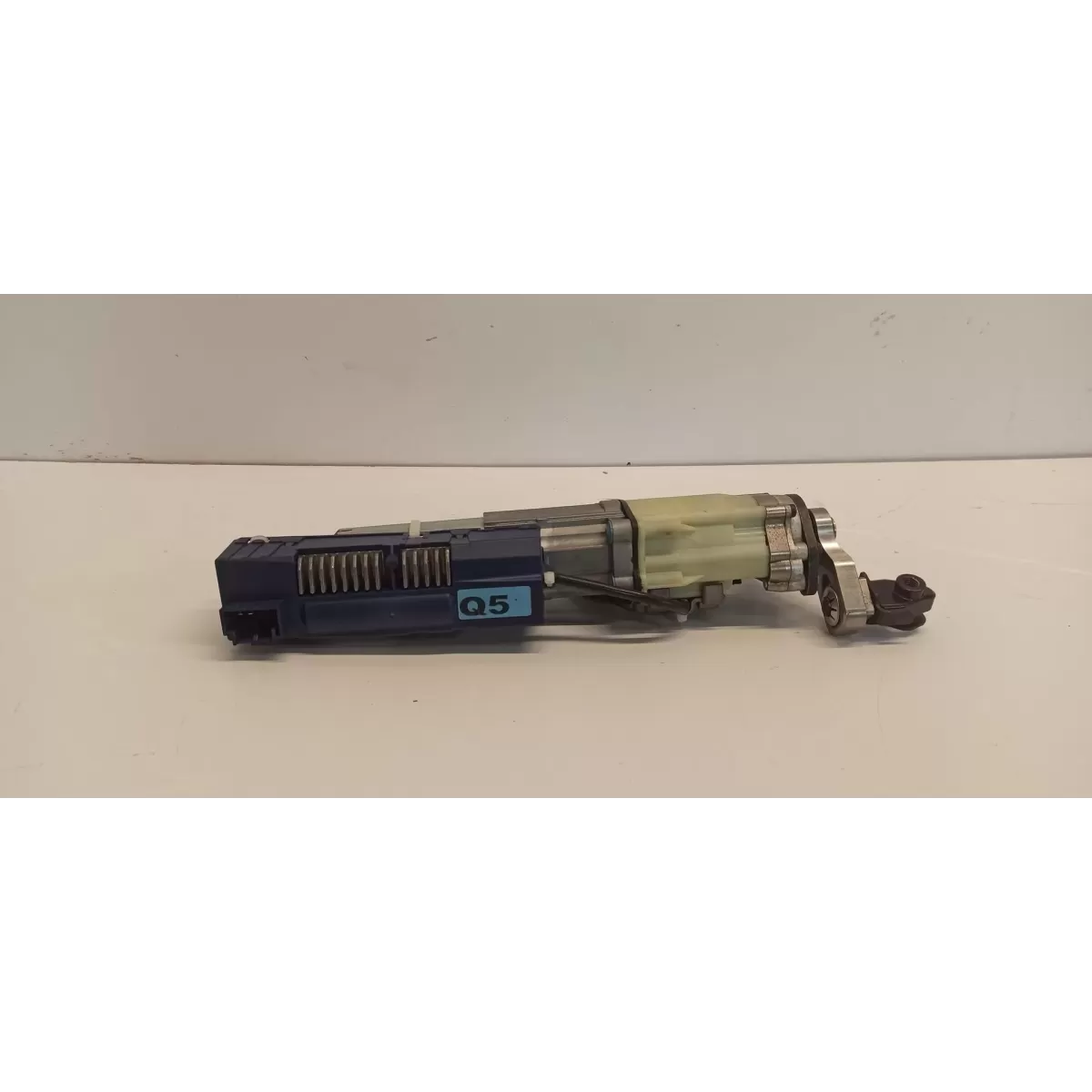 AUDI Q5 SIŁOWNIK KLAPY BAGAŻNIKA PRAWY 8R0827852