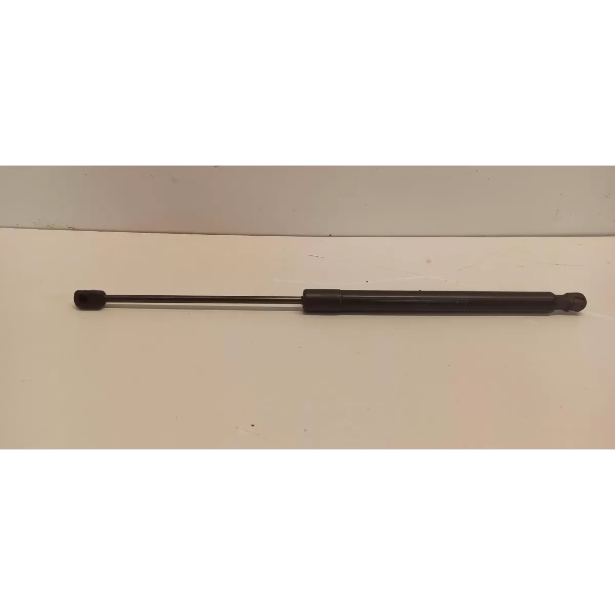 AUDI Q5 SIŁOWNIK MASKI 8R0827552A