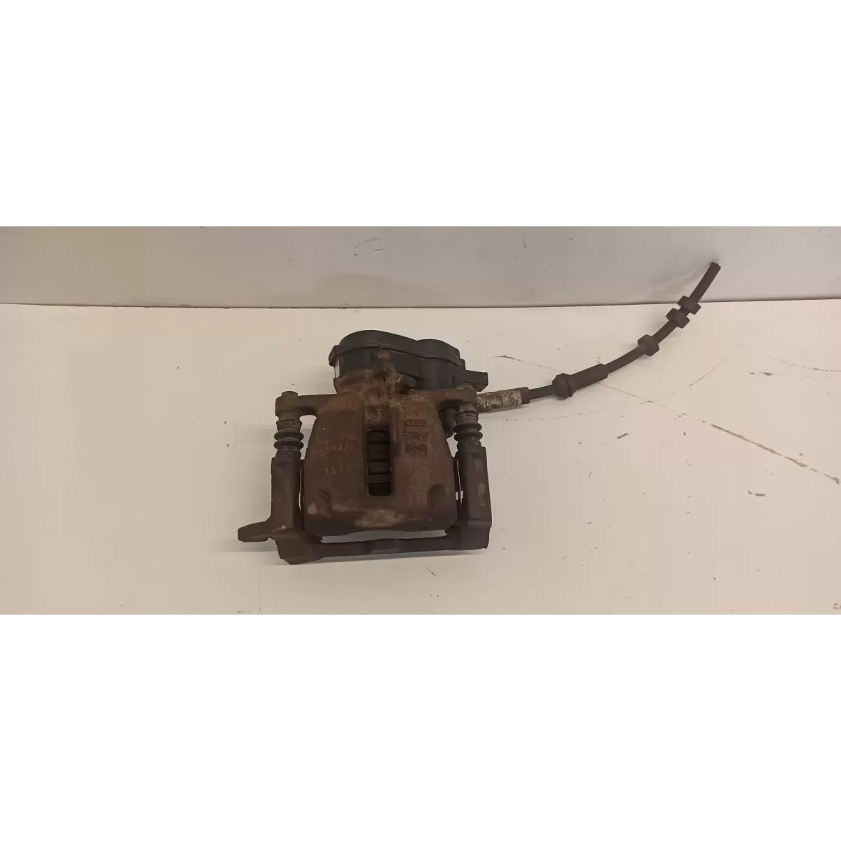 AUDI Q5 2015 ZACISK HAMULCOWY LEWY TYŁ 2.0TDI