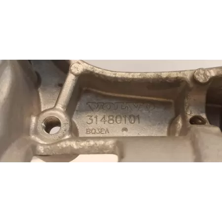 VOLVO V60 CC ŁAPA MOCOWANIE ALTERNATORA 31480101