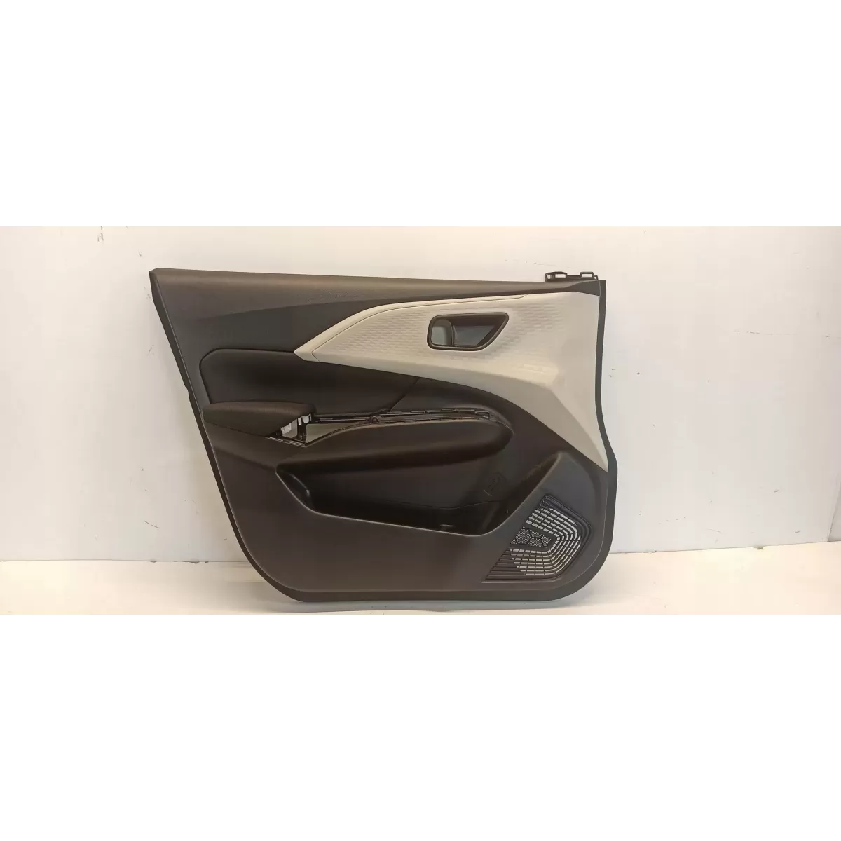 SUZUKI SWIFT VII MK9 BOCZEK DRZWI LEWY PRZÓD 83078-69T00