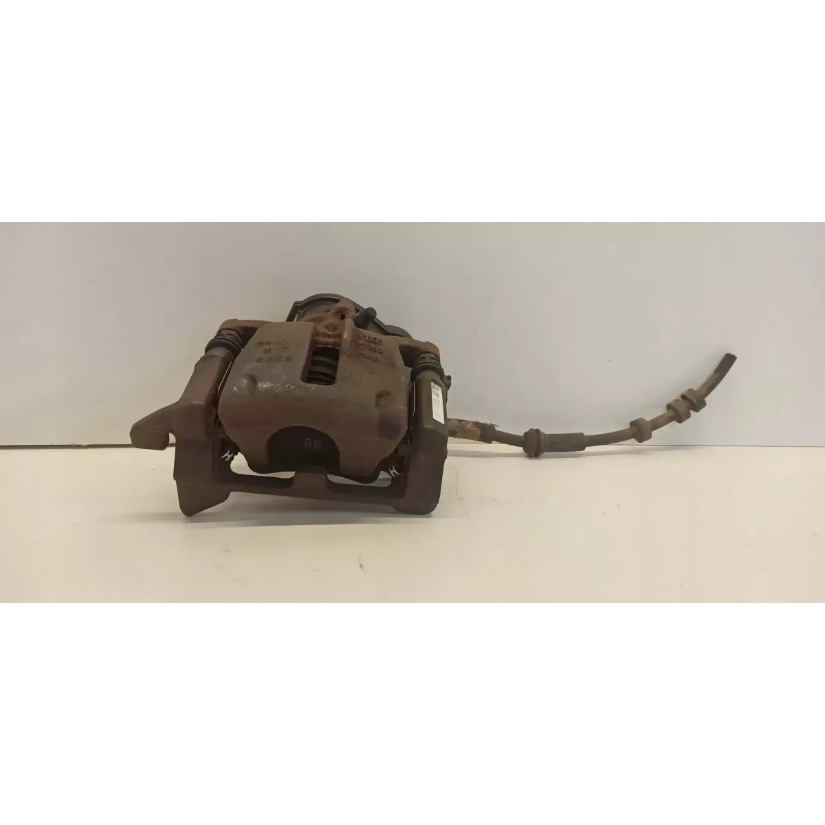 AUDI A5 8T ZACISK LEWY TYŁ 2.B 2012