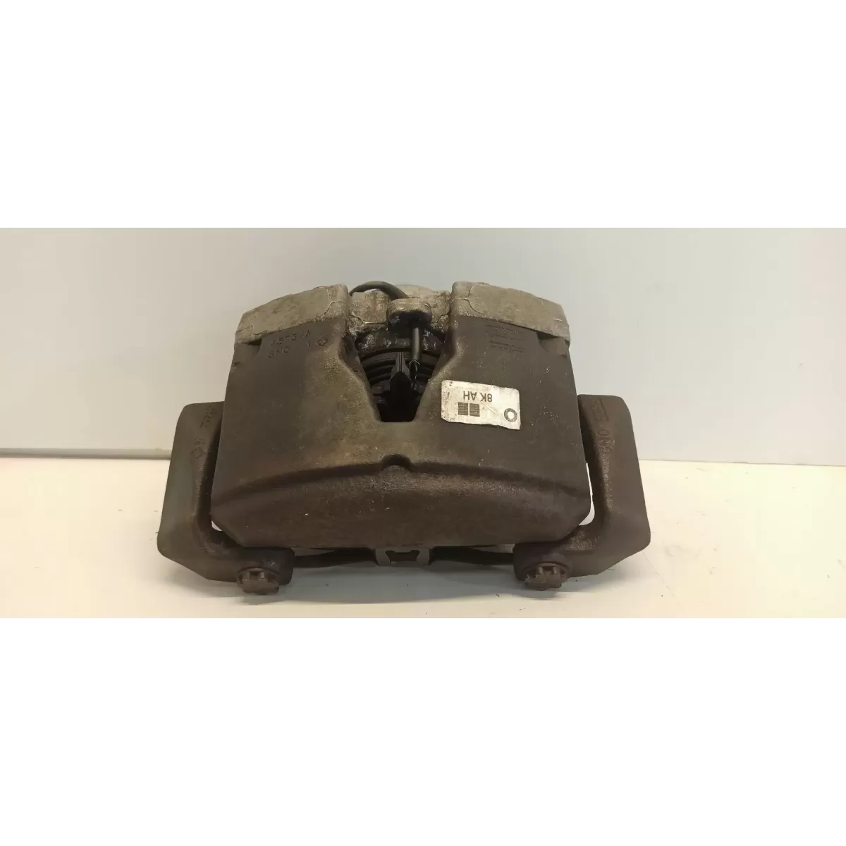 AUDI A4 B8 A5 8T ZACISK HAMULCOWY LEWY PRZÓD 8K0615123H