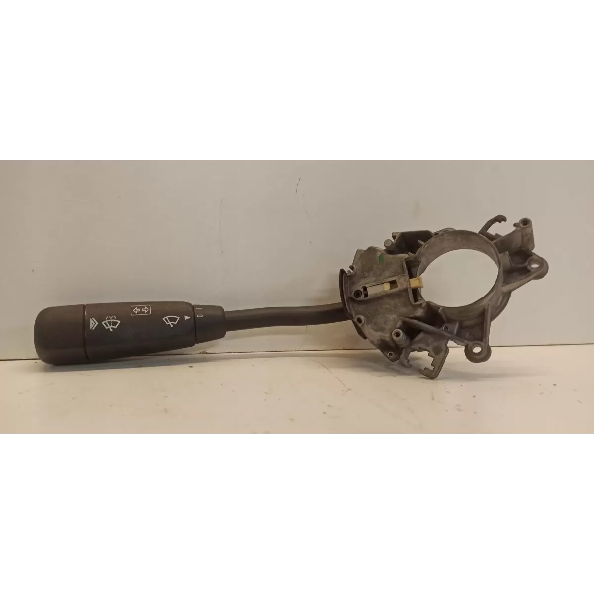 MERCEDES MANTKA PRZEŁĄCZNIK WYCIERACZEK A2105450110