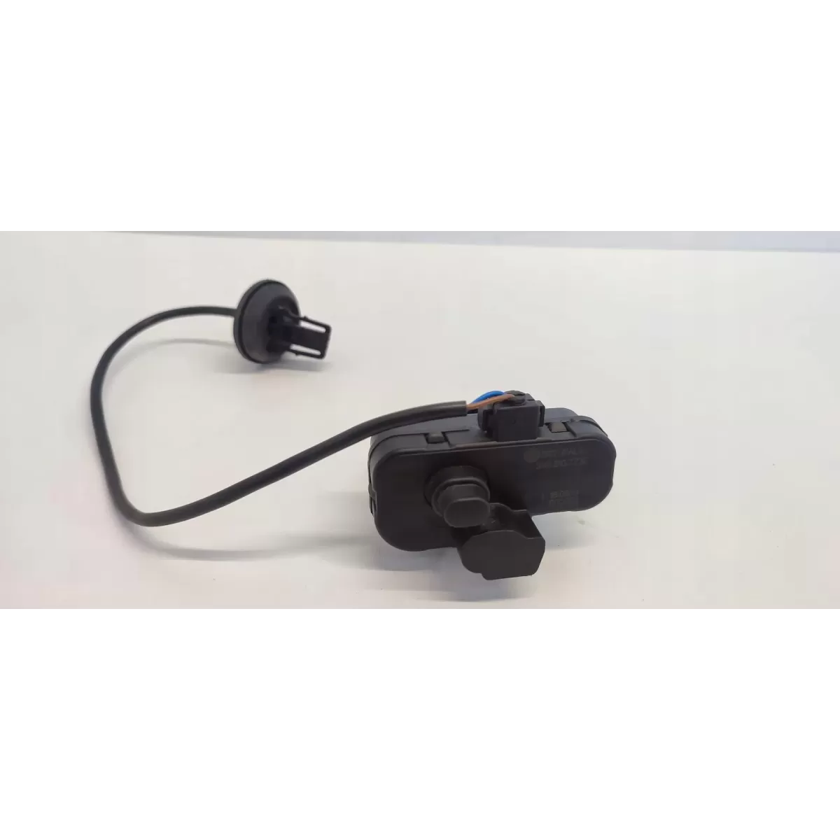 VW TIGUAN 5N0 SILNICZEK KLAPKI WLEWU 5N0810773E