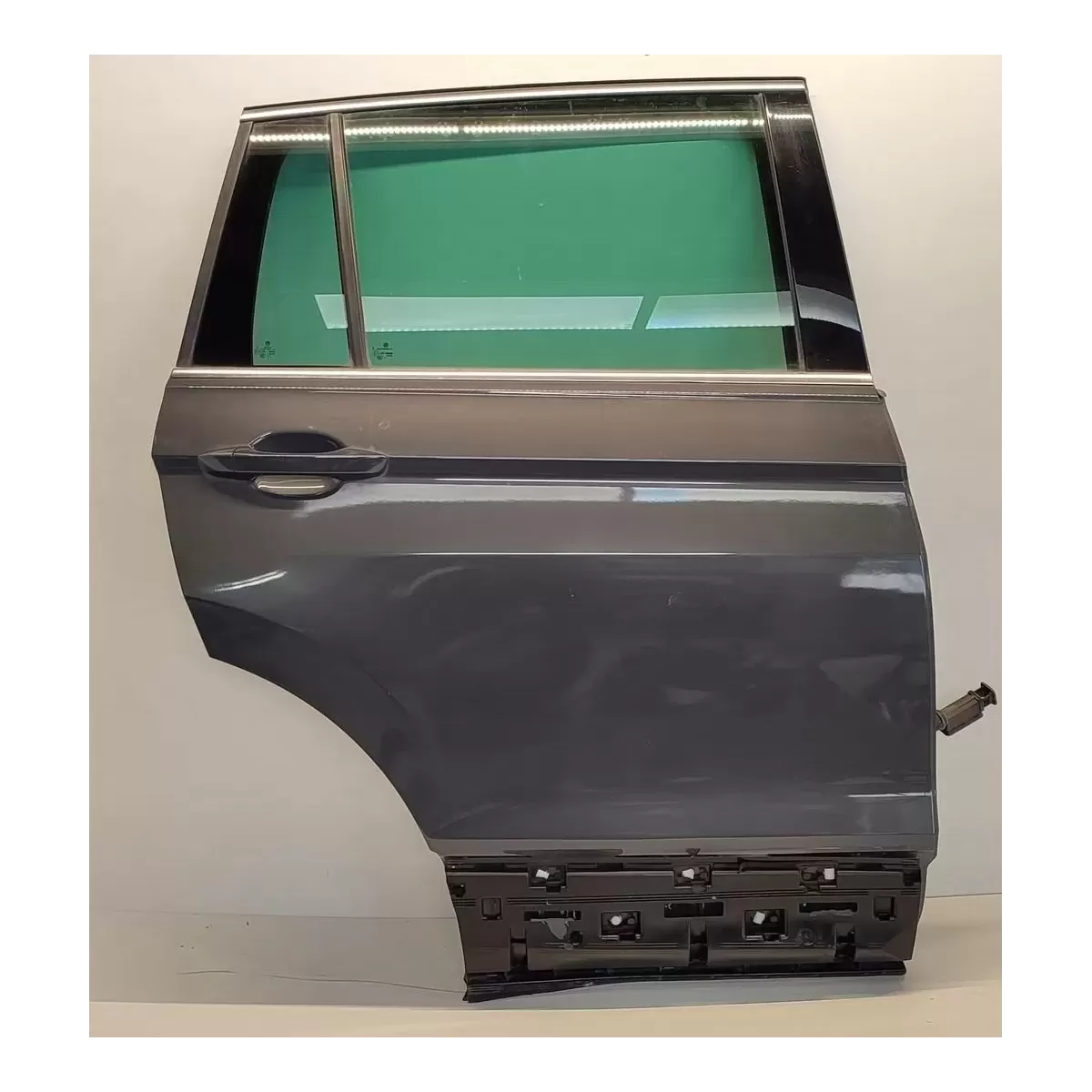 VW TIGUAN II DRZWI PRAWY TYŁ 5NA833056J