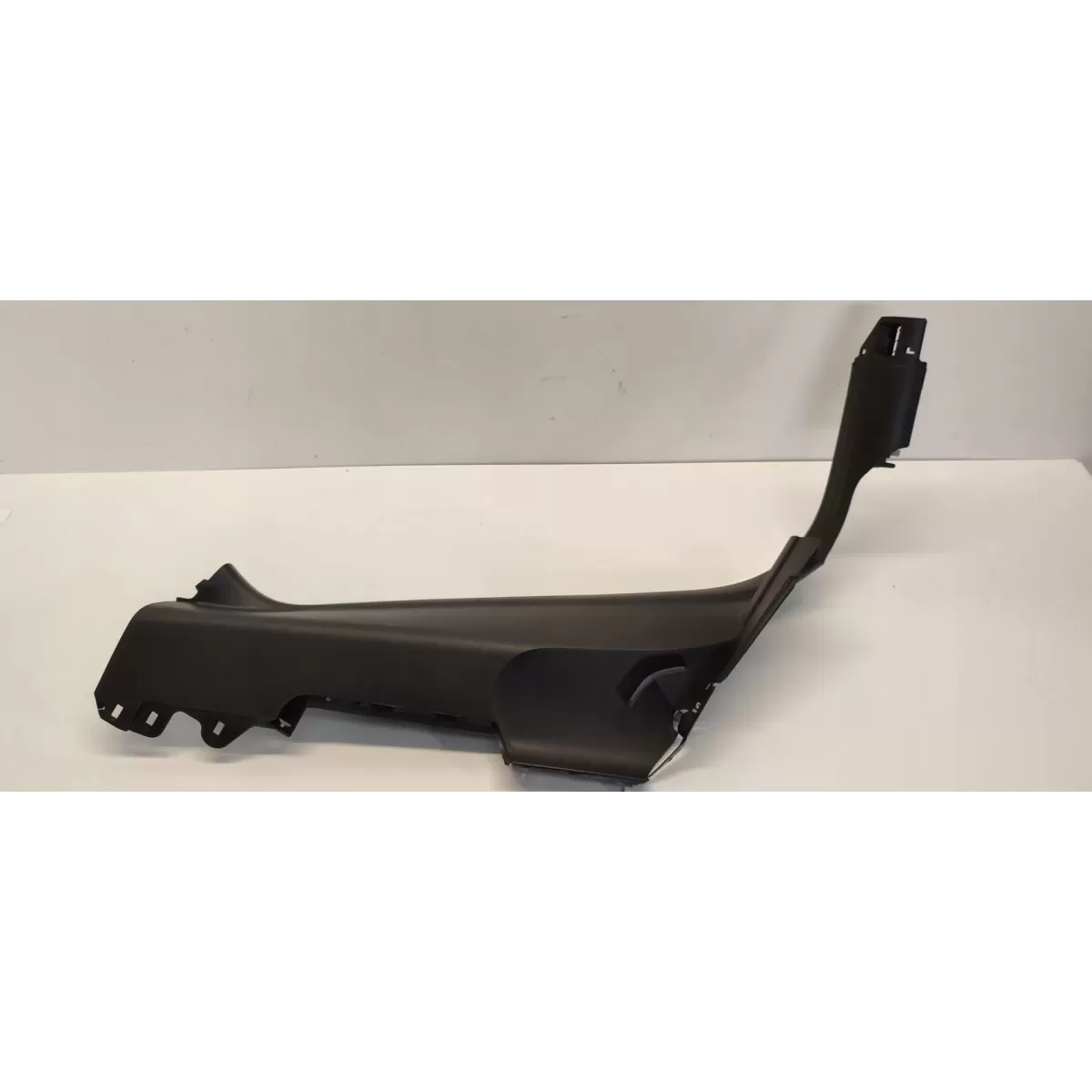 AUDI Q5 8R OSŁONA SŁUPKA LEWY TYŁ 8R0867769B