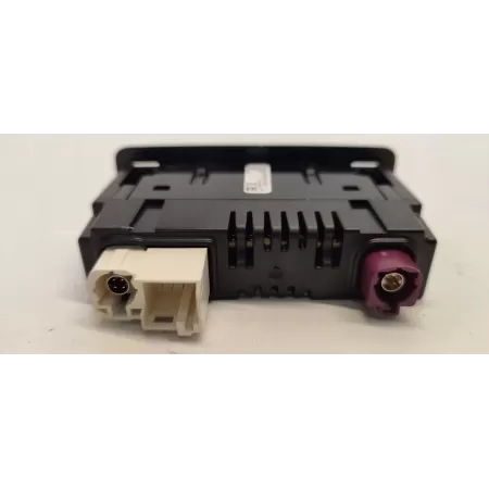 MERCEDES W247 GNIAZDO USB A2478207502