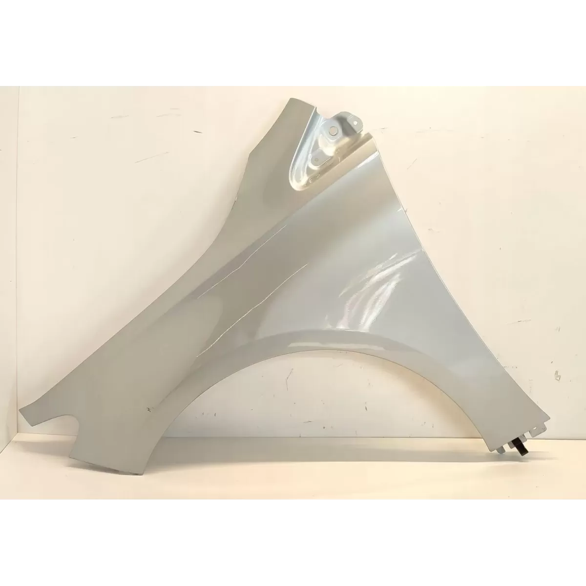 MERCEDES W247 BŁOTNIK LEWY PRZÓD 922 A2478810900