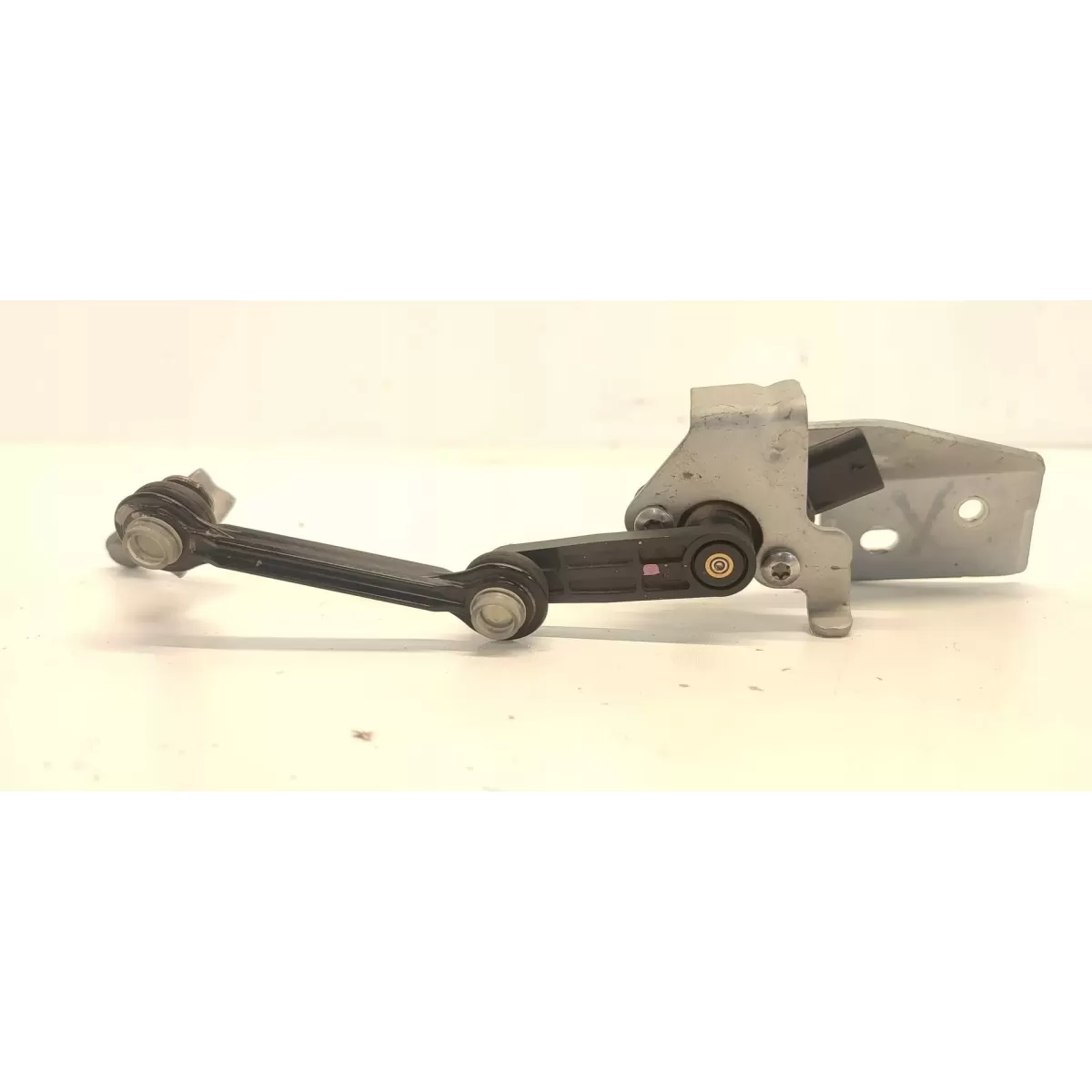 MERCEDES W247 CZUJNIK POZIOMOWANIA TYŁ A2473204604